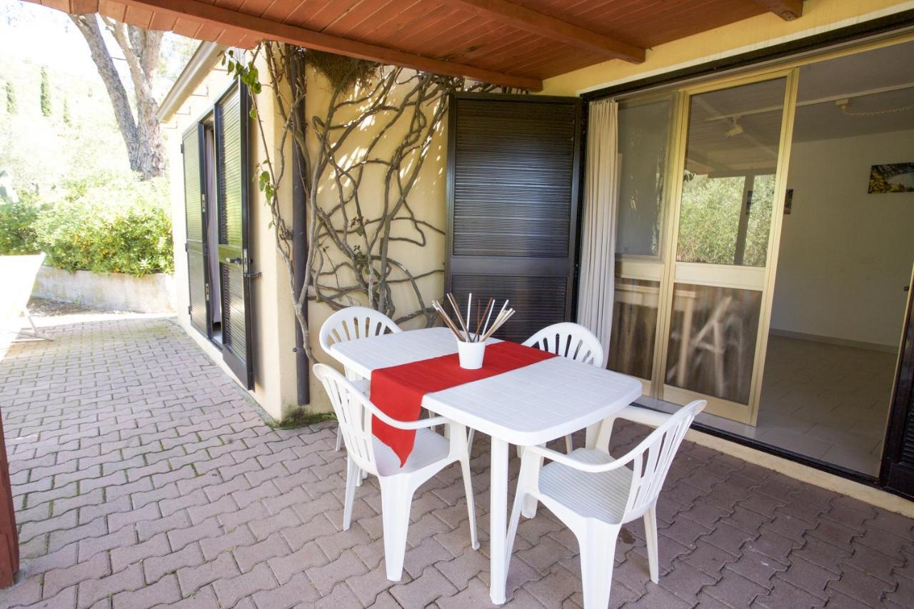 Villa Conti Residence Lacona Szoba fotó